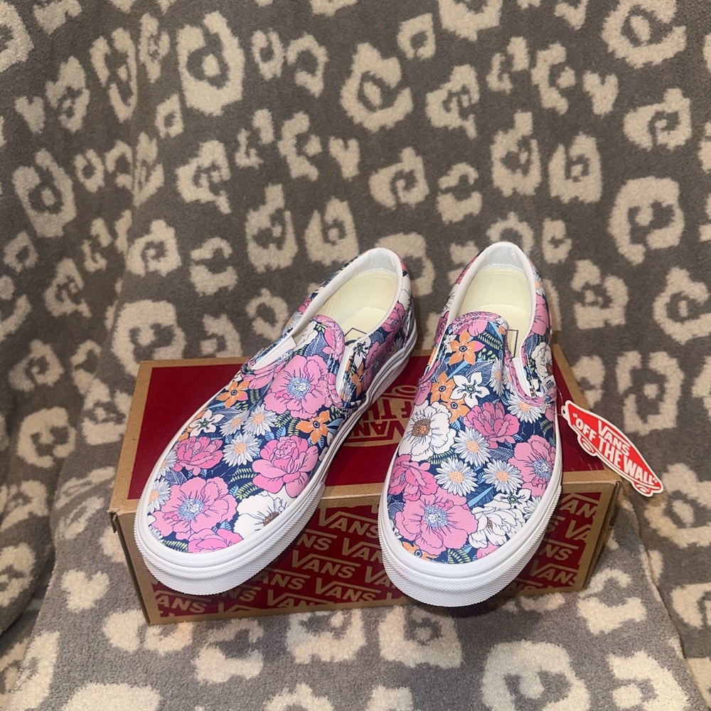 Vans Classic  Slip-On Sneakers 😍 In Retro Floral/Multi True White 😍😍 New 🩷🩷 - Picture 4 of 17